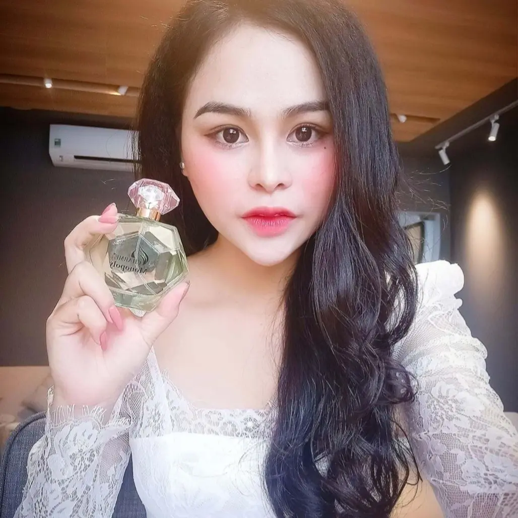 Nước hoa Charme Monopoly tạo nên sự tự tin quyến rũ và cuốn hút cho phái đẹp.