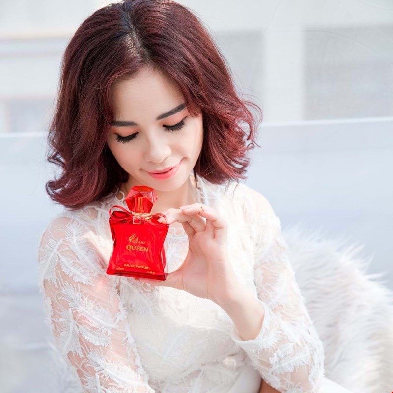 Charme Queen tạo nên một nữ hoàng của sắc đẹp và nữ hoàng của quyền lực lôi cuốn.