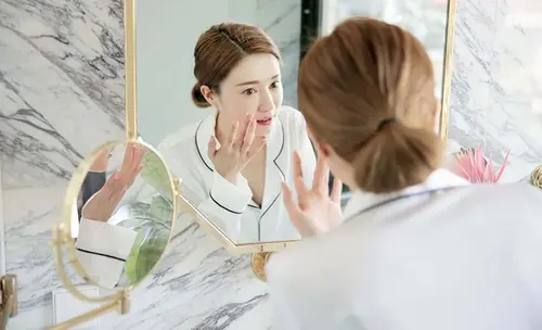 Đây là 4 lý do vì sao các nàng da mụn chăm mãi mà da vẫn không đẹp nổi!