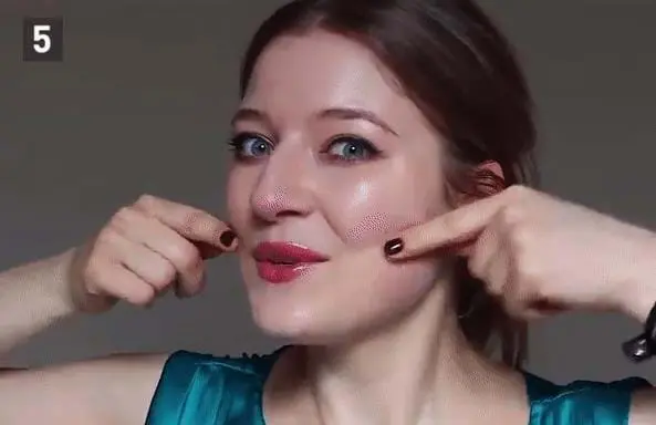 Trước khi đi ngủ, mát xa mặt theo 6 động tác này, sáng dậy da trắng hồng, mịn màng như em bé