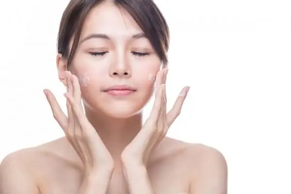 Tại sao bạn cần bổ sung các loại acid vào chu trình chăm sóc da mụn?