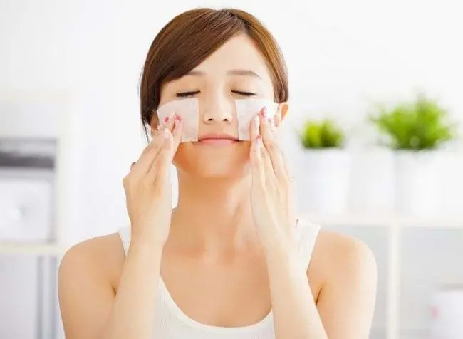 Nên tẩy trang mấy lần 1 ngày là đúng và đủ