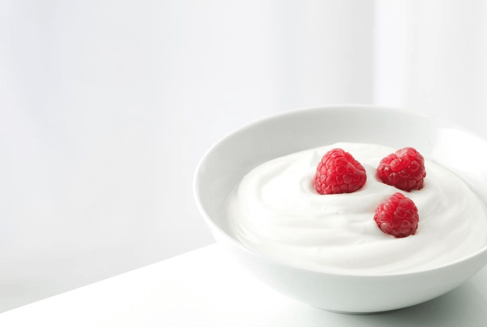 Dưỡng trắng da bằng sữa chua với 5 công thức đơn giản tại nhà