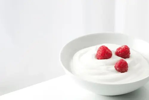 Dưỡng trắng da bằng sữa chua với 5 công thức đơn giản tại nhà