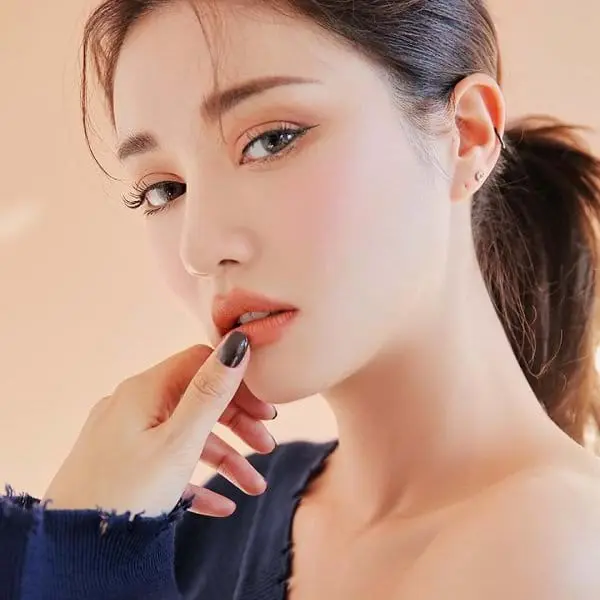 10 lý do bạn nên chọn phấn cushion cho lớp nền mỏng mịn mùa hè!